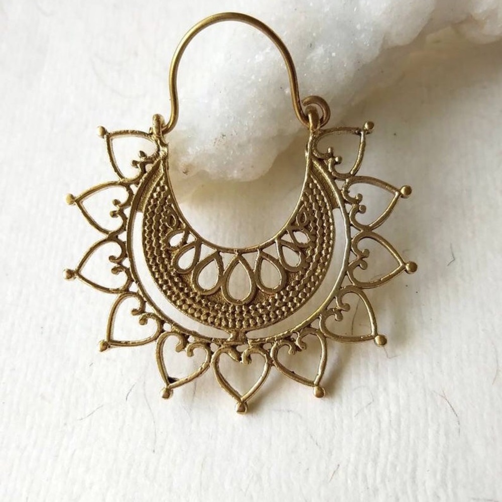 1 Left! Vintage Gold Tribal Sunburst Drop Earrings - Picture 5 of 7